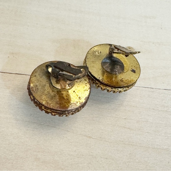 Vintage White Round Made in Germany Edge Clip On Earrings Gold Tone Setting - Picture 9 of 10
